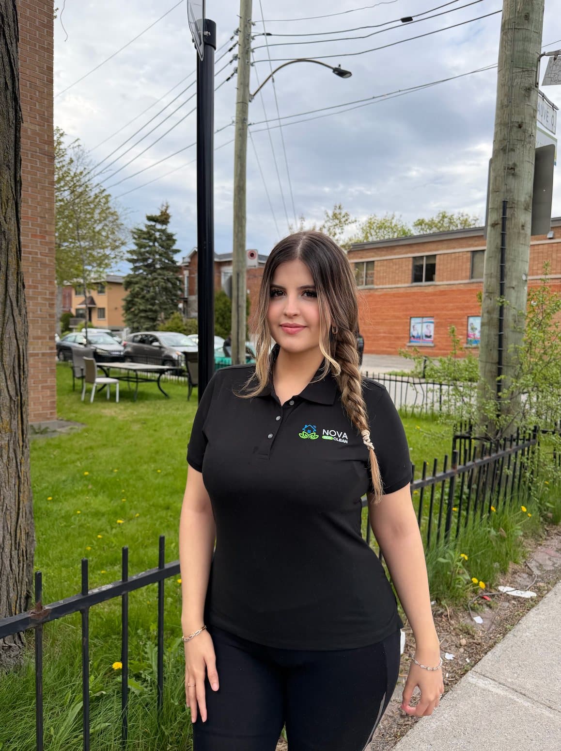 Technicienne Nova Eco Clean en uniforme